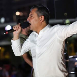 ozgur ozel milleti soyup birilerini zengin etmenize aldanip da bu gemiyi yuzdururuz sanmayin sandik geliyor siz gidiyorsunuz rX5CLzz4