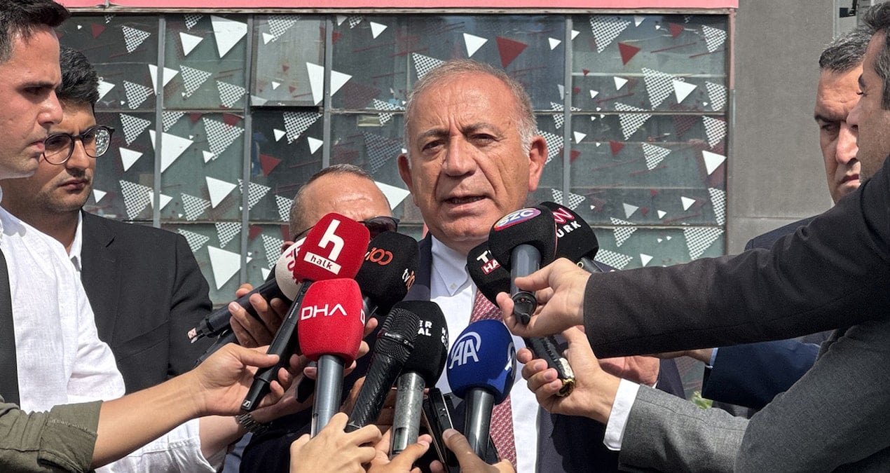 gursel tekin ozgur ozel gelmeden chp binasindan ayrildi Eb6S7xEK