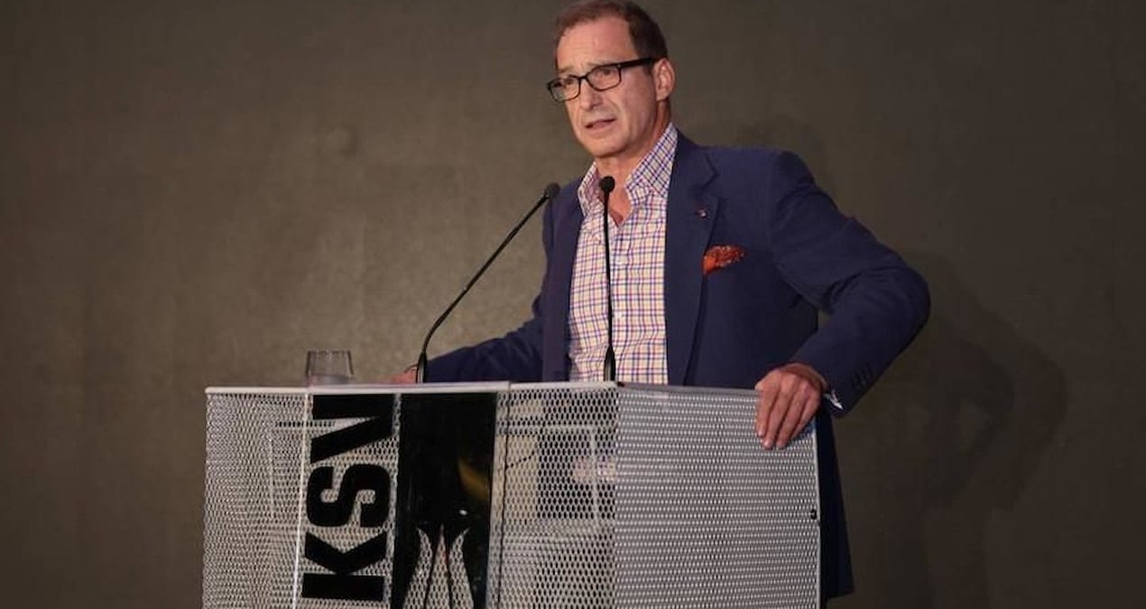 koc holdingin tepesindeki isim konustu salon alkisla inledi lrEwi3JN