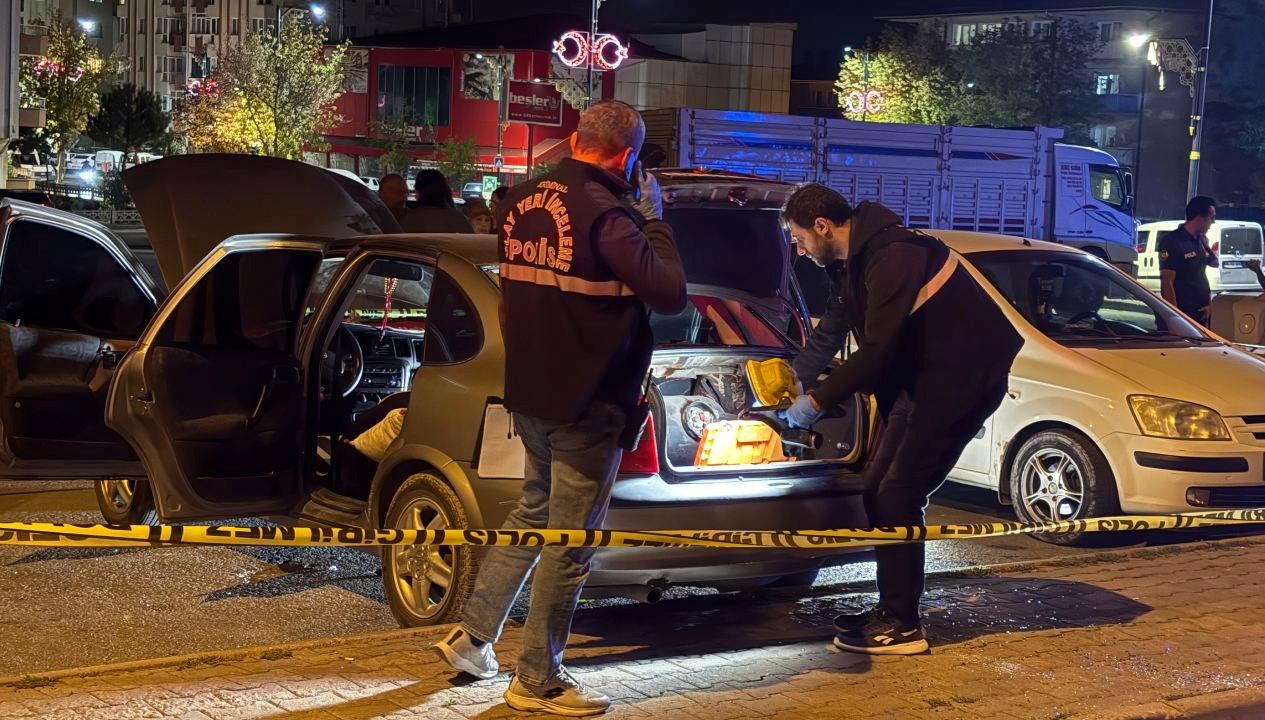 otomobilde cakmak gazi faciasi 1 cocuk oldu 2si yaralandi GCrDaBrt