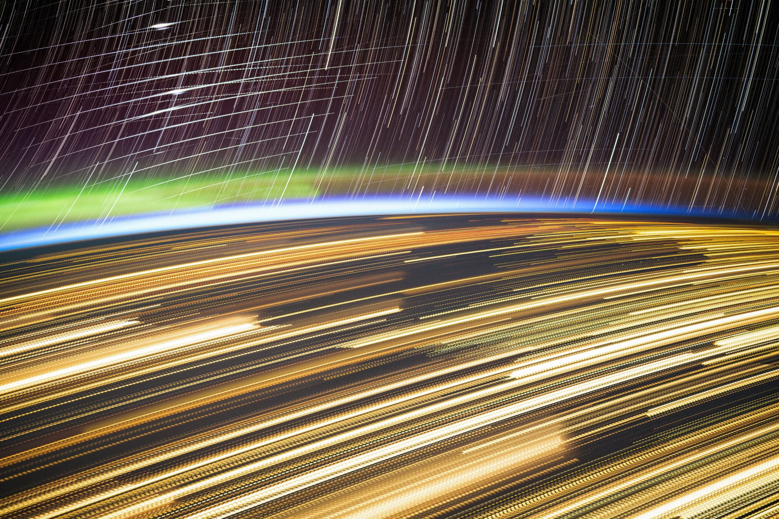 nasa astronotundan etkileyici video starlink uydulari ve yesil auroralar JOAvijJz.jpg