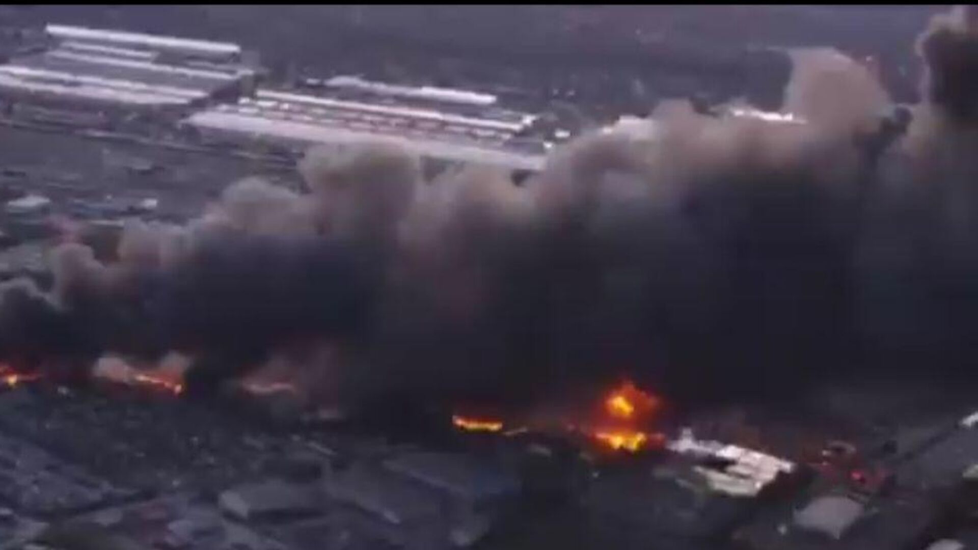 abdde ucak kazasi louisville havaalani yakinlarinda icinde 3 kisi bulunan kargo ucagi dustu MKlbJIdP.jpg