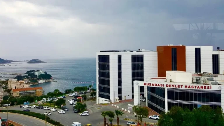 kusadasi-devlet-hastanesinde-dogumda-ihmal-iddiasina-suc-duyurusu-sezeryen-kisitlamasi-bebek-olumunu-mu-getirdi-5GTccZuT