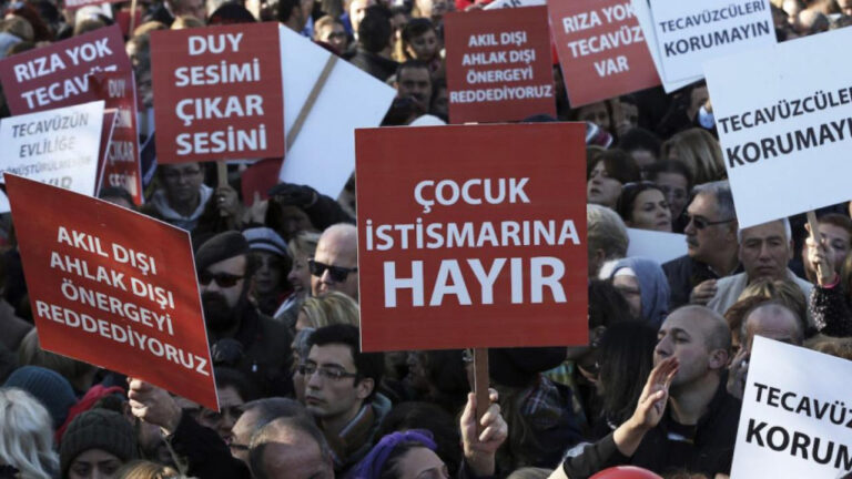 izmirde-istismar-davasinda-tartismali-karar-ceza-verildi-tahliye-edildi-XYGdCyws